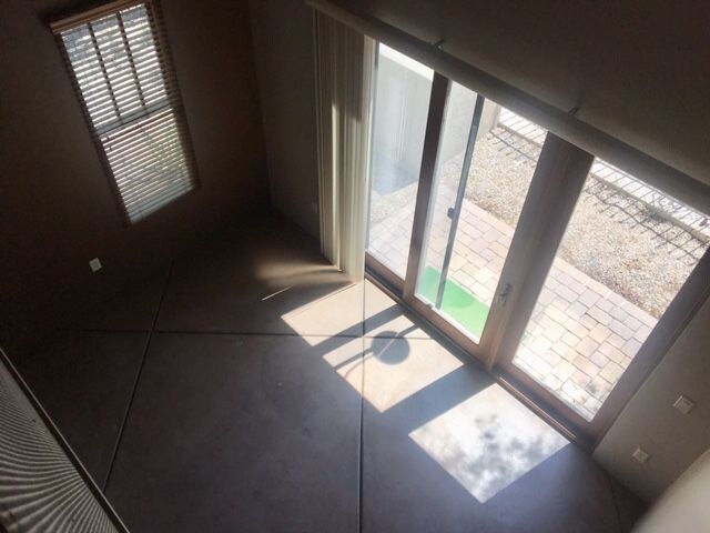 Building Photo - Modern loft style unit close to downtown