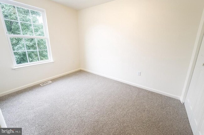 Building Photo - 45293 Rumsford Ln