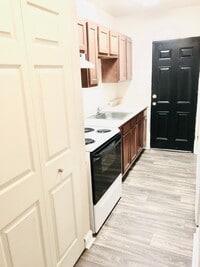 Building Photo - Classic 1 Bedroom Apartment in Historic Do...