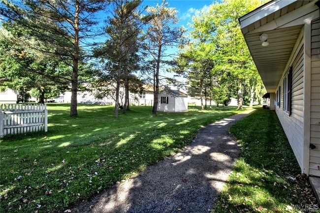 Building Photo - 459 E Oak Orchard St