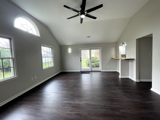 Building Photo - 111 Heidi Ln