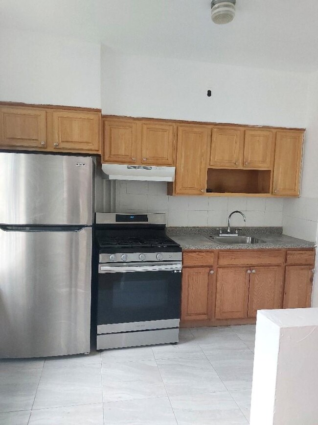 Primary Photo - 236 Ridgewood Ave