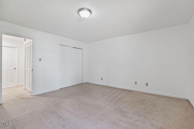 Building Photo - 1020 Nottingham Ct