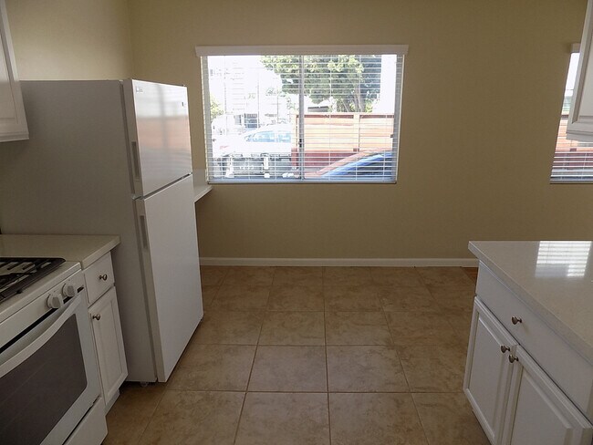 Building Photo - m497 - Mateer