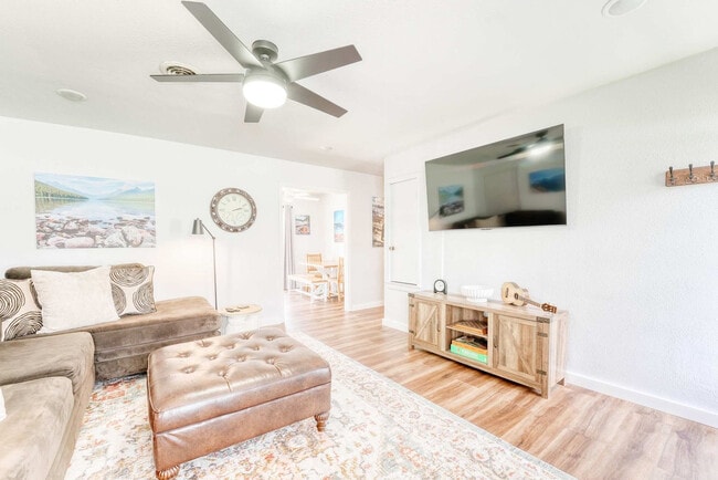 Building Photo - 1308 SE E St