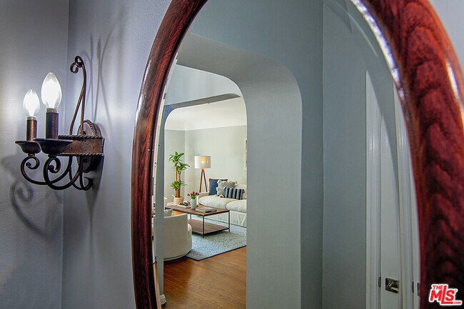 Building Photo - 157 S Mansfield Ave