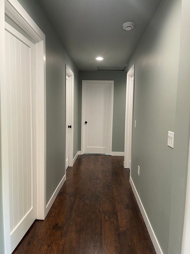 Building Photo - 4 Bedroom Home on 4 Acres, Crown Point Schools!