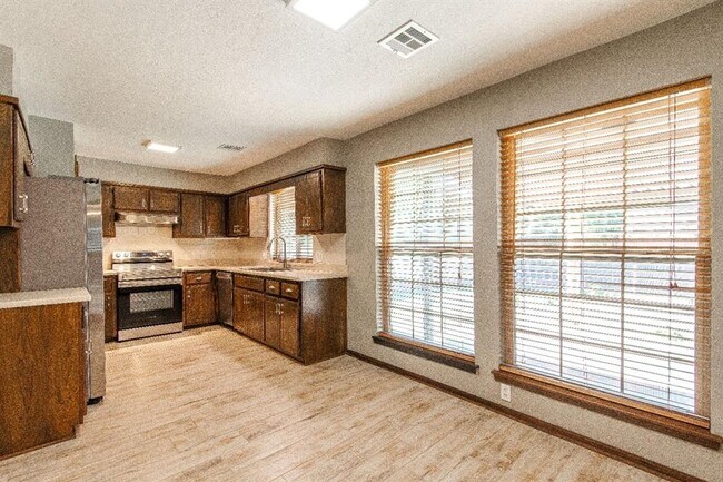 Building Photo - 1425 Venus Cir
