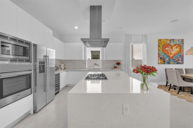 Building Photo - 7457 NW 101 Ave