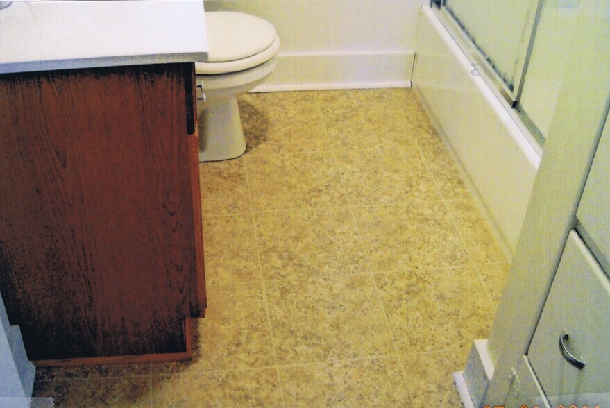 Building Photo - 252 E North Ave