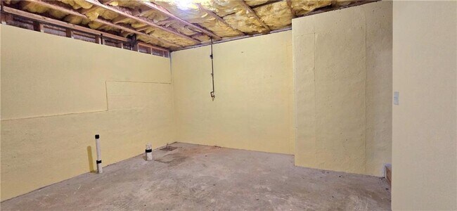 Building Photo - 610 James Ridge Dr