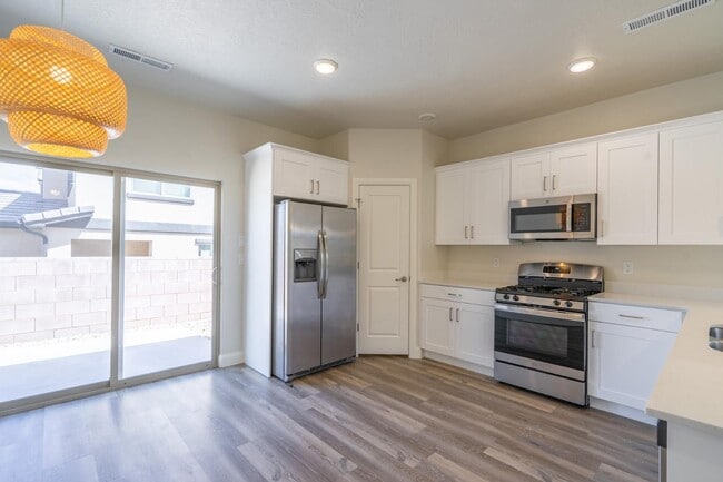 Building Photo - 548 N 550 W