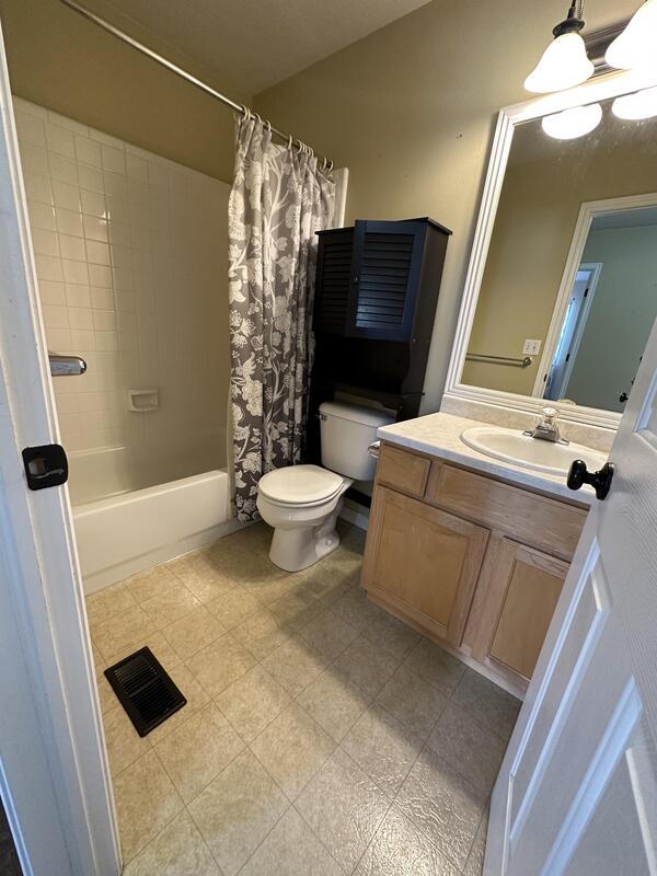 Building Photo - 113 Manilla Dr
