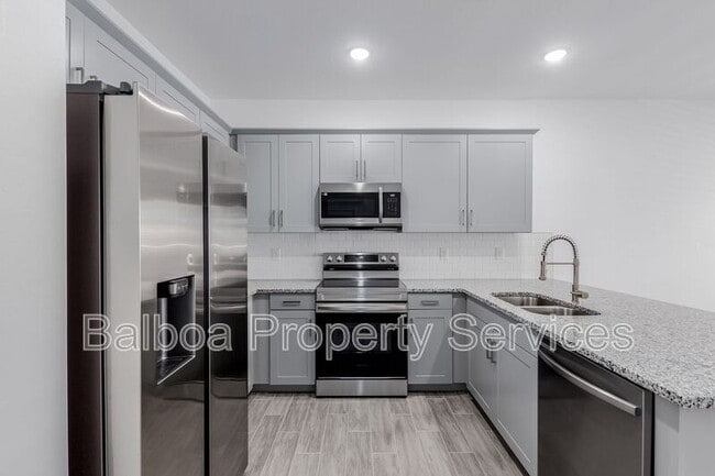 Building Photo - 1318 S 105th Pl