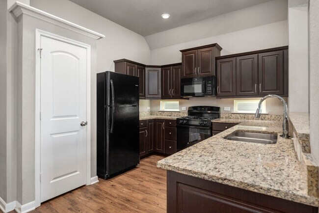 Building Photo - 2131 Naples Wy