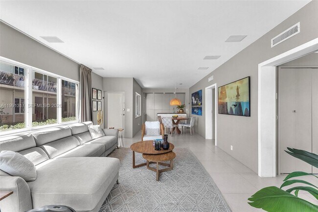 Building Photo - 1130 Venetian Way