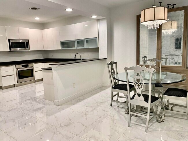 Building Photo - 850 Millbrae Ct