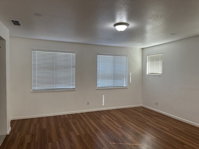 Building Photo - 91 W Recreo Ct