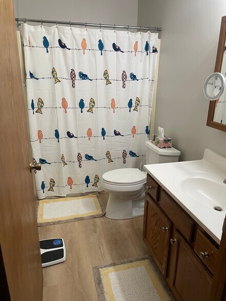 Main Bath - 1055 W 10th St