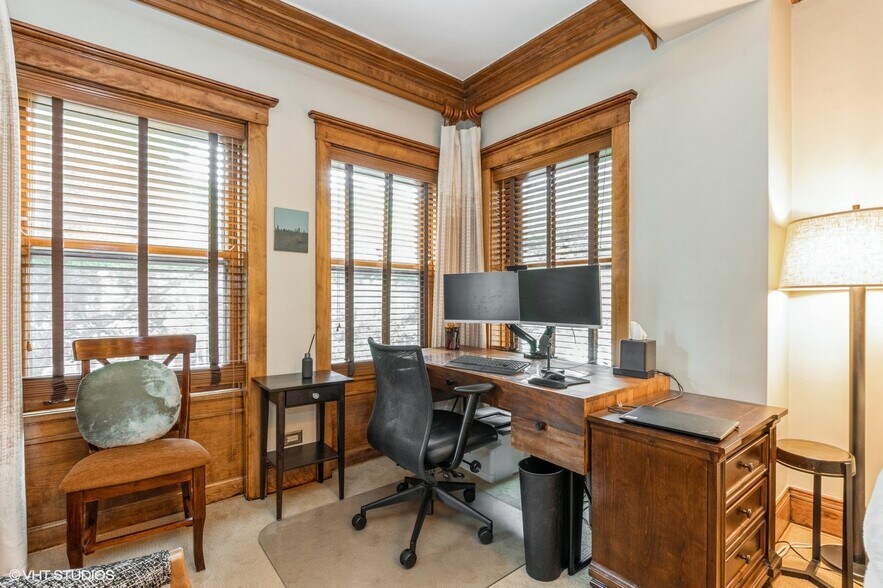 Brompton Apts - Living Room - 725 W Brompton Ave