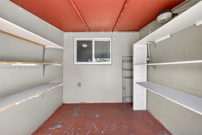 Building Photo - 7261 SW 21st St