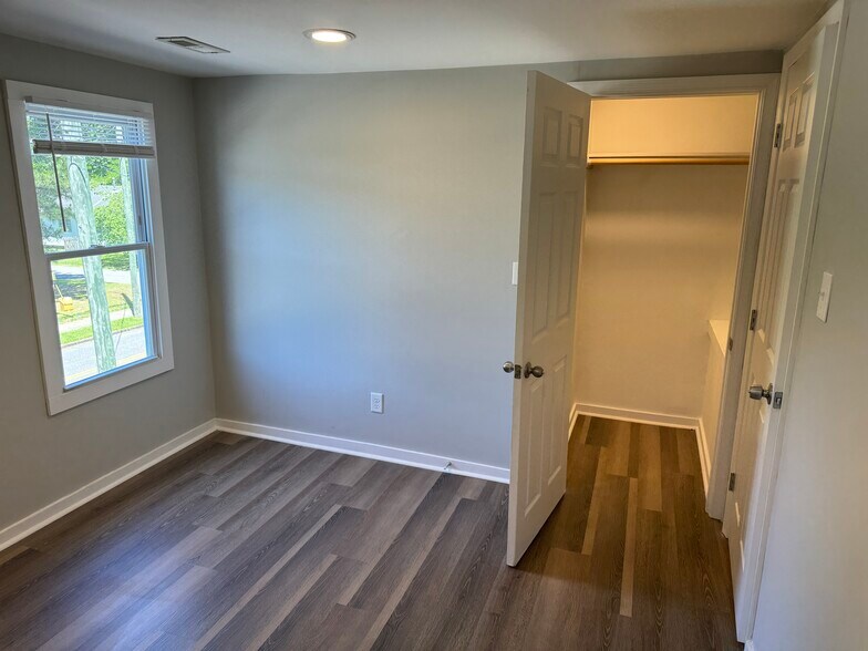 Primary Closet - 3903 King St