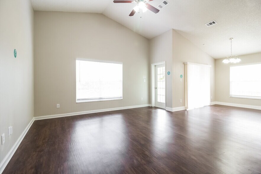 Building Photo - 948 Delfino Pl