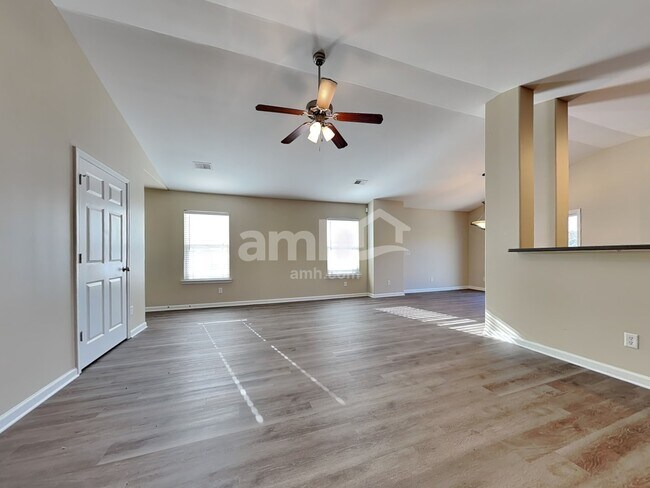 Building Photo - 116 Spring Lakes Dr