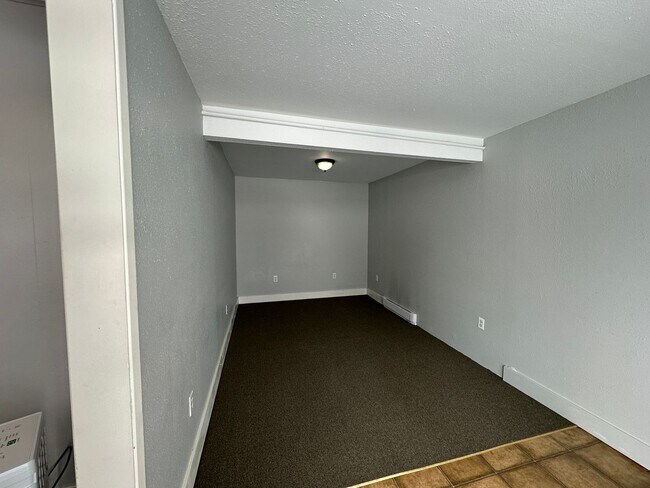 Building Photo - 407 E Eugene St