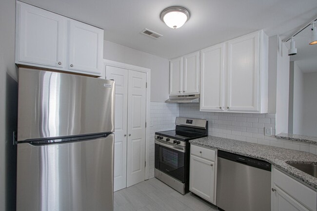 Building Photo - 75 Rosebud Ln