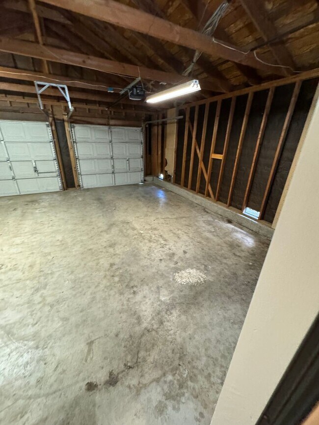 Building Photo - 1042 Awani Dr