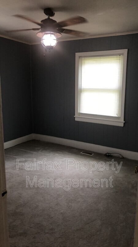 Building Photo - 506 E Club Blvd