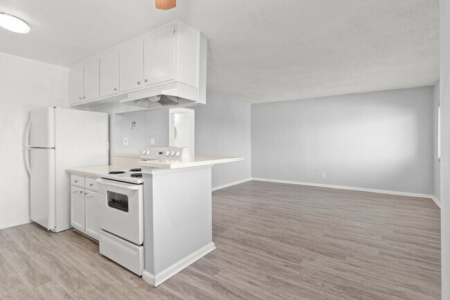 Building Photo - 927 Daisy Avenue