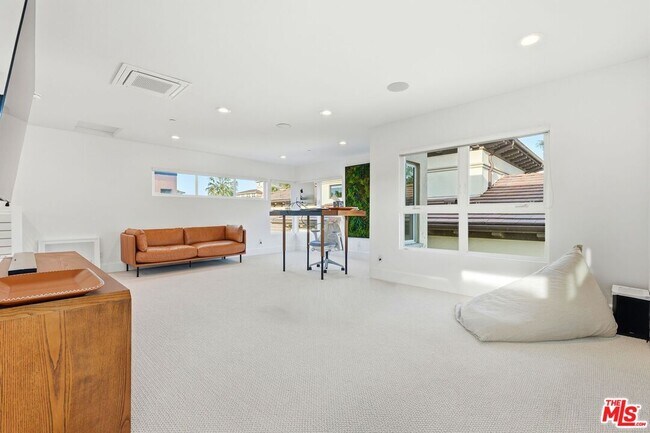 Building Photo - 12871 Hammock Ln