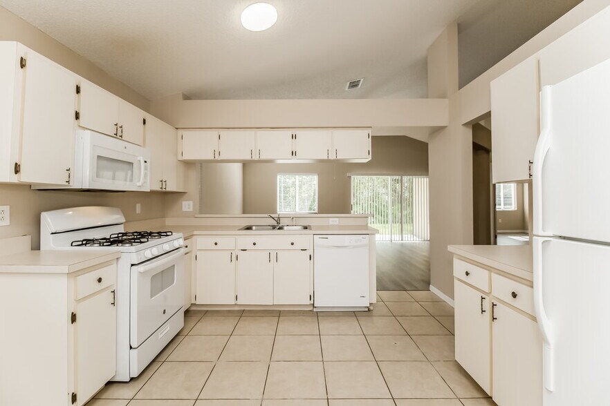 Building Photo - 28246 Tall Grass Dr