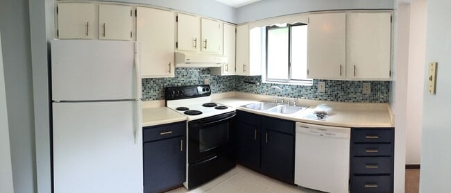 Building Photo - 2 Bedroom Townhouse in Shaler