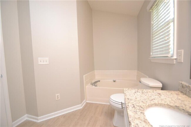 Building Photo - 712 Penncross Dr
