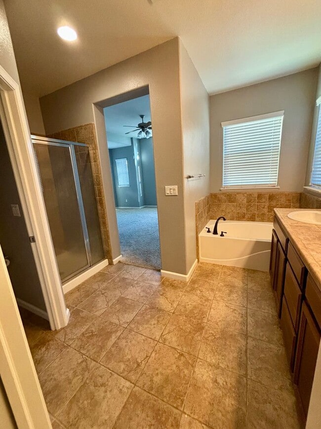 Building Photo - Beautiful Natomas 3/2.5 Home (Please Read Entire Marketing Ad for Viewings)