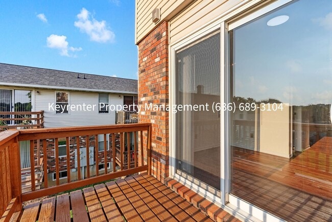 Building Photo - Charming 2-Bedroom Condo Available for Rent in Saint Peters!