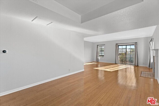 Building Photo - 11827 Goshen Ave