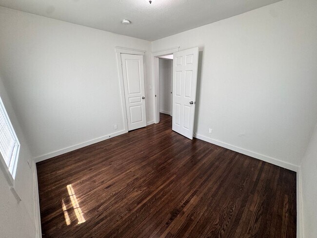 Building Photo - Beautiful 3 bed, 2 bath home with open lay...