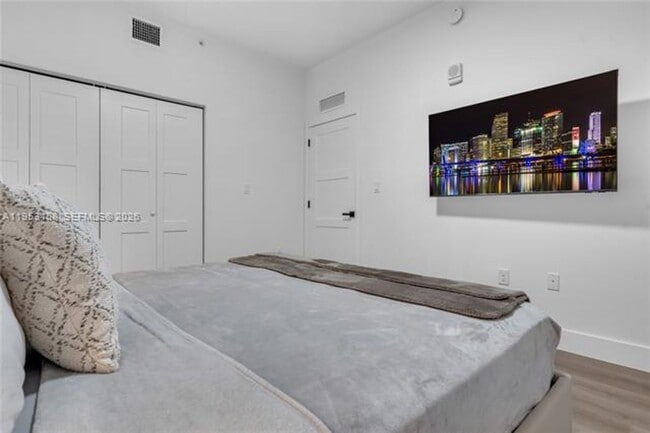 Building Photo - 3728 NW 19th Ave