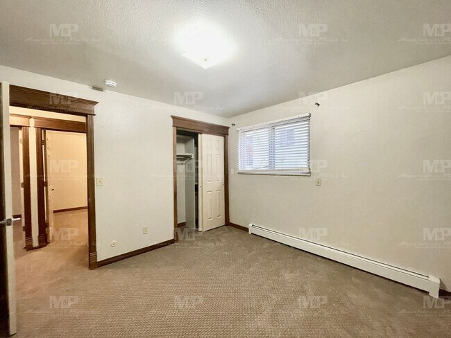 Building Photo - 1628 Azalea Dr