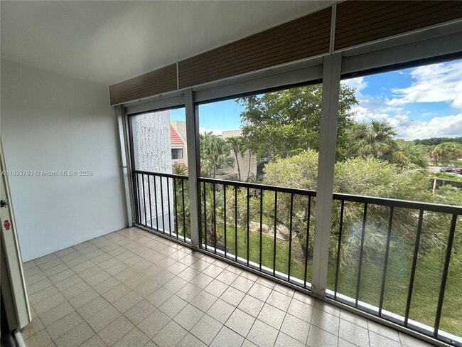 Building Photo - 200 Lakeview Dr