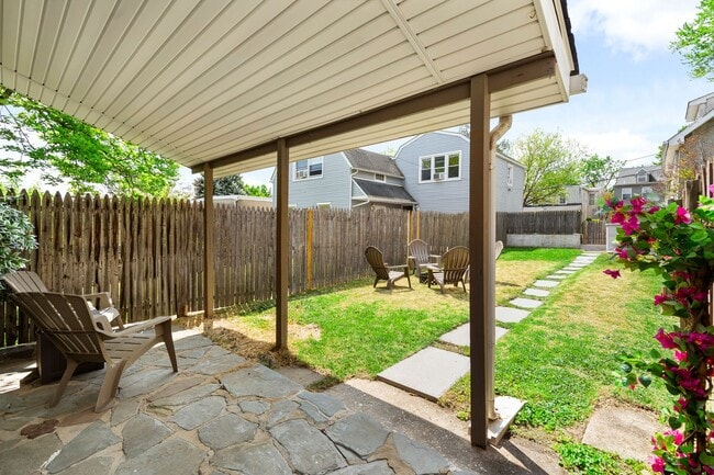 Building Photo - Charming Conshohocken Home | 2 Beds, 2 Baths, Finished Basement, Wine Cellar & 2 Parking Spaces