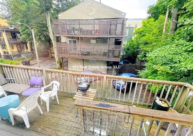 Building Photo - 210 Freeman St #2B Brookline MA 02446