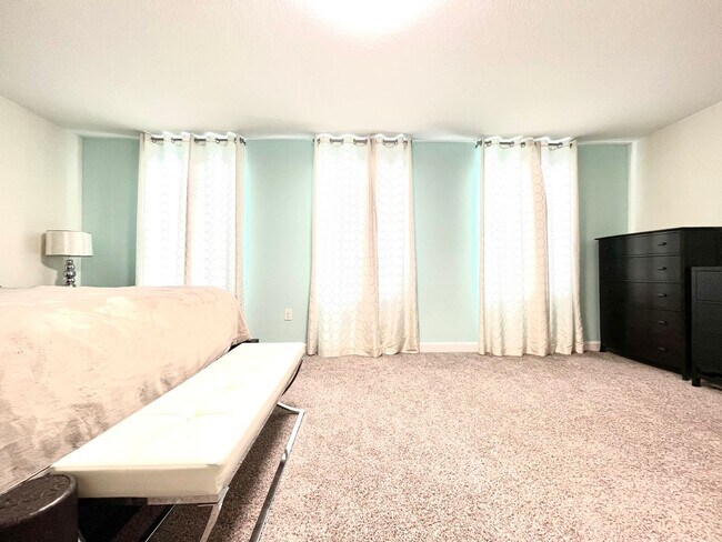 Building Photo - Available Move In 06/01! - Beautiful 3 Bed...
