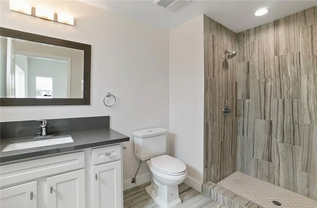 Building Photo - 5432 Hermitage Ave