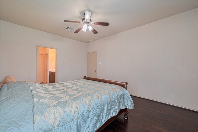 Building Photo - 1810 Emerson Ridge Dr