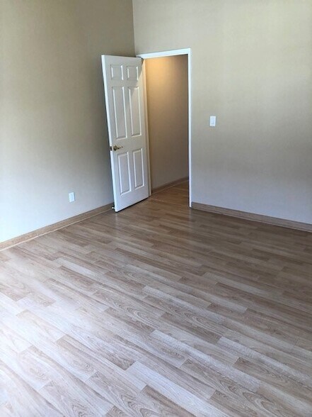 Second Bedroom b - 240 S Broadway